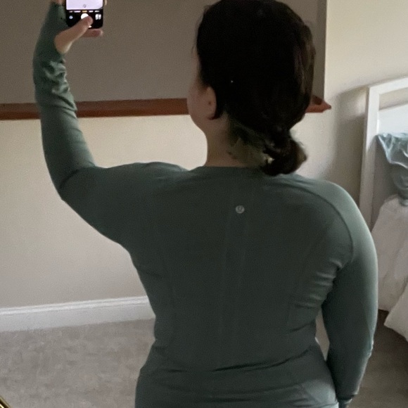 LuluLemon Shirt - Picture 4 of 5